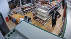 Dlouhé vězení hrozí i komplici vraha pumpařky, policii oba unikají