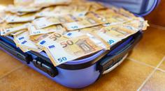 Policie pátrá po kufru plném peněz. Majitel v něm měl přes dva miliony korun