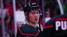 Nečas pokořil hranici 70 bodů, ale jeho Carolina přesto prohrála. Bodoval i Hertl