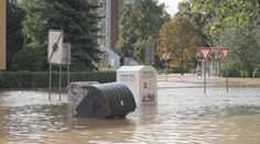 Humanitární organizace spustily kvůli povodním sbírky. Potřeba je pitná voda