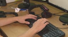 Distanční výuky se neúčastní zhruba 50 tisíc dětí, uvedla školní inspekce