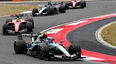 Antonelli se zapsal do historie F1. Poprvé vyhrál závod, slaví i Hamilton