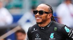 Parádní outfit. Hamilton vzdal hold legendě F1