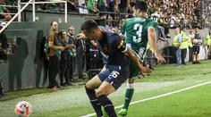 Slavia přežila řecké peklo. S Panathinaikosem urvala remízu a jde dál