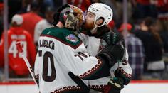 Kaut se v NHL trefil po dvou letech, Hertl po měsíci. Vejmelka vychytal Capitals