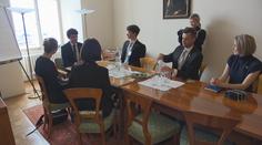 Studenti si vyzkoušeli práci velvyslanců. Jednali a nahlédli i do zákulisí ambasád