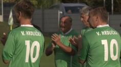 Fotbalisté sehráli benefiční zápas na počest Václava Hrdličky