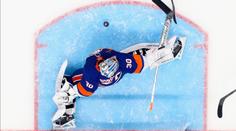 Kuriózní moment v NHL. Brankáři Sorokinovi připsali gól do sítě Nashvillu