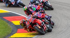 Bratři Márquezovi poprvé společně na bedně. V Německu vyhrál Bagnaia