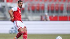 Fotbalista Arsenalu byl pobodán při nákupu. Jeden člověk po útoku zemřel
