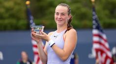 Britská teenagerka si po triumfu na US Open dopřála oslavu ve fast foodu