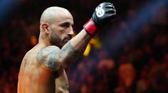 Alexander "Veliký" obhájil pás v UFC. V muší váze získal titul Pantoja