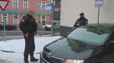 Na řidičák může zapomenout. Žákyně autoškoly řídila zdrogovaná