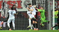 Kovář udržel čisté konto, Leverkusen přehrál West Ham. Reds ostudně padli
