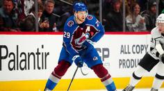 MacKinnon přispěl pěti body k historické výhře, Voráček a Chytil asistovali
