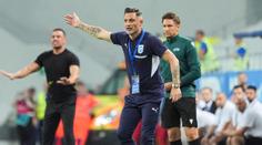 Bizár v Konferenční lize. Rozhodčí ukázal červenou kartu hlasateli