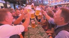 Mnichov hostí slavný Oktoberfest. Návštěvníci si za pivo oproti loňsku připlatí