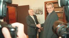 České vlády neumí dokončit celé období! Zatím to zvládly jen dvě