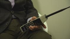 Mobily slaví 50 let. První se nabíjel 10 hodin a vydržel jen 25 minut