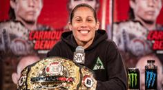 Bellator 294: Carmoucheová obhájila titul, Bennettovou uškrtila