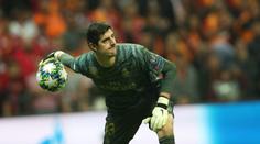 Courtois ohromil svou technikou. Nohama ovládá míč dokonale