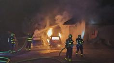 Za odebrání dětí zapálil muž úřednici auto a dům. Hrozí mu 12 let vězení