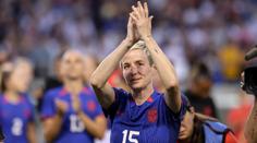 Ikona ženského fotbalu Rapinoeová se rozloučila s reprezentací USA výhrou