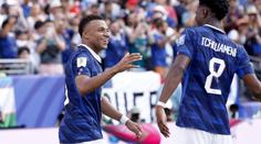 Vysmátý Mbappé pobouřil fanoušky. Záběry z poločasu vyvolaly rozruch