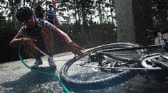 Lidé cestě z Karviné přezdívají SILNICE SMRTI! V noci na ní přišel o život cyklista