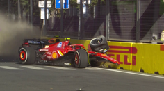 Divoký závěr v Baku. Sainz s Pérezem měli bouračku. Vyhrál Piastri
