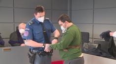 Muž vytáhl nůž a pobodal ve vlaku strojvůdce. Ve vězení má strávit 10 let