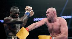 Boxer Wilder si rýpl do neporaženého Furyho: Místo pěstí má jen polštáře!