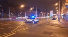 Muž připevnil na značku podezřelý předmět. Je to bomba, tvrdil