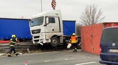 Pražský okruh zablokovala nehoda! Policie zavřela tunely, tvoří se kolony