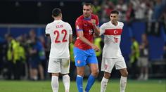 Pozadí červené karty pro Chorého: Turek ho nesportovně provokoval