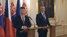 Okamura vyrazil pracovně na Slovensko. Nevzal nikoho ze sněmovní opozice
