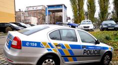 Záhadné umrtí na Pardubicku, muž zřejmě vypadl z desátého patra