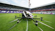V Rakousku testují létající taxi. Cestující přemisťuje unikátní dron