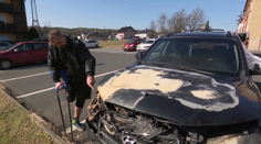 Vozíčkáři Petrovi shořelo auto. Stát mu přislíbil nové, mělo to ale zásadní háček