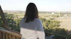 Rozhledna Svákov stojí na historickém hradišti. Možná tu na vás vybafne i Doudlo
