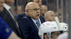 Barry Trotz je na dlažbě. Islanders oznámili, že trenér byl vyhozen