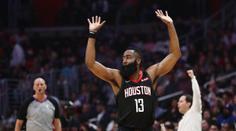 Favorité nezaváhali. Harden prožil nevšední zápas