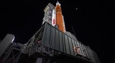 Do startu mise Artemis II zbývají hodiny. Astronauti při ní obletí Měsíc