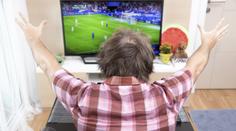 Ital nadával u fotbalu. Manželka to vzala osobně a pobodala ho