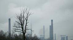 Muž zkolaboval ve 30metrové výšce, záchranáři za ním museli na komín