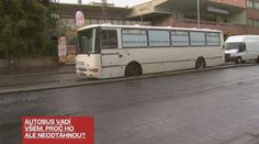 KAUZA BUS: Našli jsme místo v Praze, kde zaparkujete zadarmo! Auto pohlídají policisté!