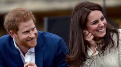 Kate a Harry se sblížili víc, než by se Williamovi líbilo. Unikly šokující detaily