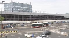 Dopravu u letiště ochromila oprava křižovatky. Sezóna přitom ještě ani nezačala