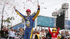 Rossi neměl soupeře. Bourdais předvedl supermanévr! VIDEO