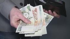Důchodkyni měla žena ukrást peněženku i nákup. Hledá ji policie